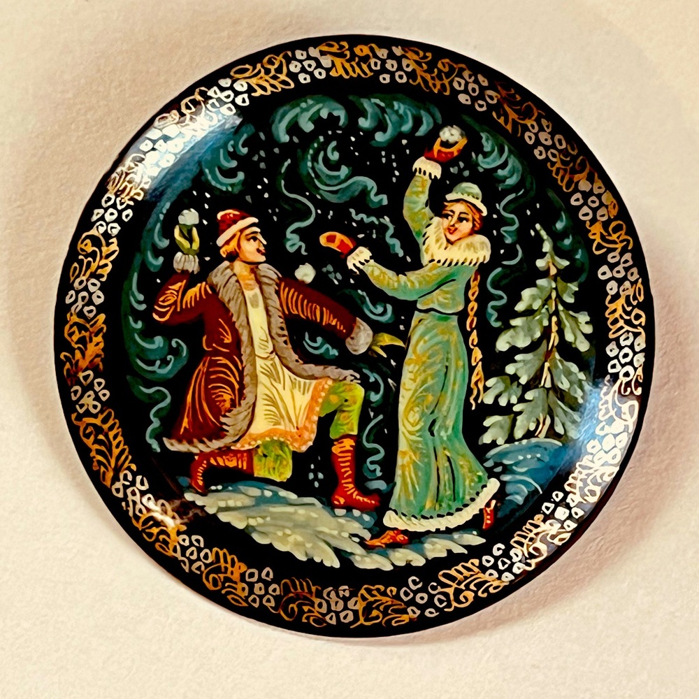 Vintage Palekh brooch “wintering” with artist’s initials “ML”